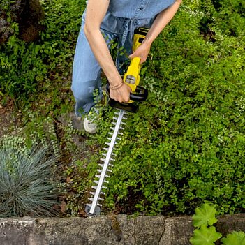 Кущоріз акумуляторний Karcher HGE 2-18 (1.445-600.0) - без акумулятора та зарядного пристрою
