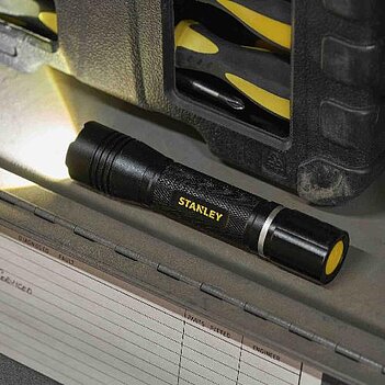 Фонарь аккумуляторный Stanley (SXLS50104E)