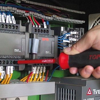 Отвертка крестовая диэлектрическая Toptul PH3 x 150мм 1000V (FBEB0315)