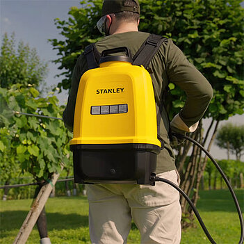 Опрыскиватель аккумуляторный Stanley 16,0 л (SXSPBS16E)