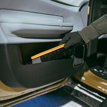 Щетка со шкребком телескопическая Fiskars X-series (1078493)