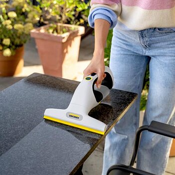 Пылесос аккумуляторный для окон Karcher WV 1 Compact Care (1.633-628.0)