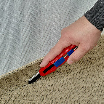 Нож для отделочных работ KNIPEX CutiX 165 мм (90 10 165 BK)