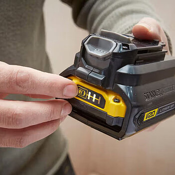 Акумуляторний адаптер живлення Stanley FATMAX (SFMCB100)