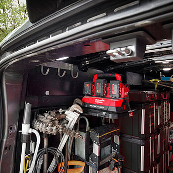 Зарядний пристрій Milwaukee M18 PC6 PACKOUT (4932480162)