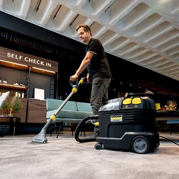 Пилосос Karcher Go!FurtherPuzzi 8/1 Re!Plast + миючий засіб RM 764N OA 1 л (1.100-249.0)