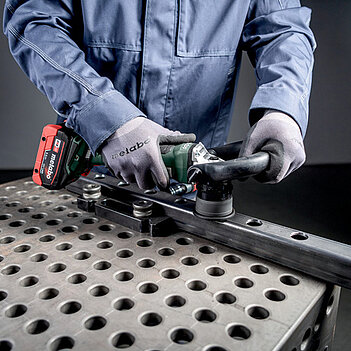 Фрезер кромковий акумуляторний Metabo KFMVB 18 LTX BL 4 RF (601769840) - без акумулятора та зарядного пристрою