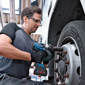Гайковерт ударный аккумуляторный Bosch PRO GDS 18V-1000 (06019J8304)