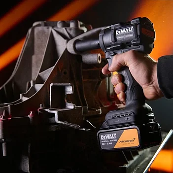 Набор инструментов аккумуляторных DeWalt McLaren F1 TEAM LIMITED EDITION (DCK2224MP2T)