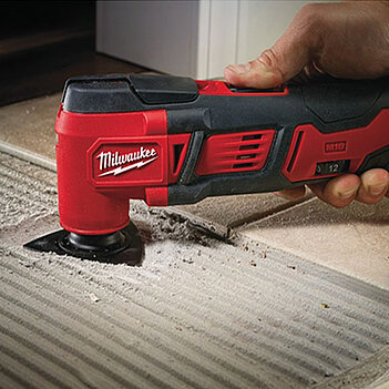 Многофункциональный инструмент аккумуляторный Milwaukee M18 BMT-0 (4933446203) - без аккумулятора и зарядного устройства
