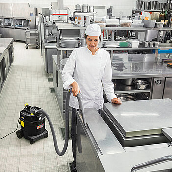 Пилосос Karcher Go!FurtherNT 22/1 Ap L Re!Plast + фільтр-мішки 10 шт. (1.378-627.0)