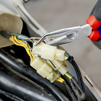 Плоскі круглогубці з ріжучими крайками KNIPEX 26 25 200