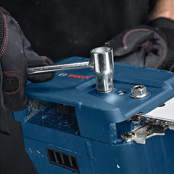 Аккумуляторная цепная пила Bosch GKE 18V-40 (06008D3000) - без аккумулятора и зарядного устройства
