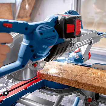 Пила торцовочная аккумуляторная Bosch PRO GCM 18V-216 D (0601B51000) - без аккумулятора и зарядного устройства