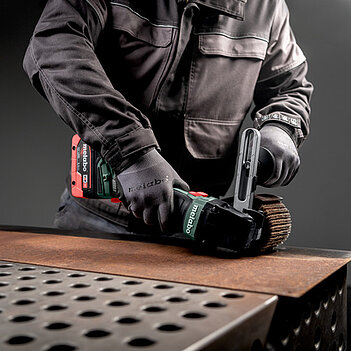 Шлифмашина щеточная аккумуляторная Metabo SVB 18 LTX BL 200 (601766840) - без аккумулятора и зарядного устройства