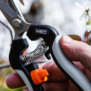 Секатор Neo Tools (15-207)