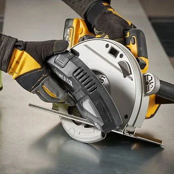 Пила дисковая аккумуляторная DeWalt (DCS383H2)
