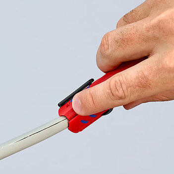 Инструмент для снятия изоляции KNIPEX 125 мм (16 85 125 SB)