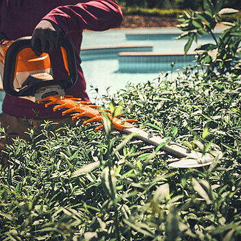 Кущоріз акумуляторний Stihl HSA 140 R (HA020113506) - без акумулятора і зарядного пристрою