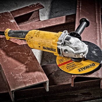 Угловая шлифмашина DeWalt (DWE492S)