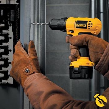 Аккумуляторная дрель-шуруповерт DeWalt (DC740KA)