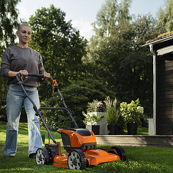азонокосилка аккумуляторная Husqvarna LB 246iS (9707875-01) - без аккумулятора и зарядного устройства