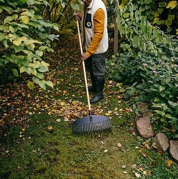 Грабли веерные для листьев Fiskars Solid (1080009)