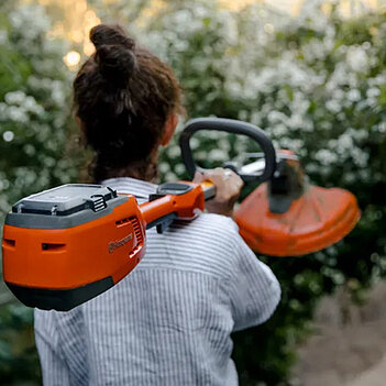 Коса аккумуляторная Husqvarna 220iR (9707544-01) - без аккумулятора и зарядного устройства