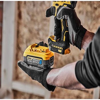 Аккумуляторная дрель-шуруповерт DeWalt (DCD800H2T)