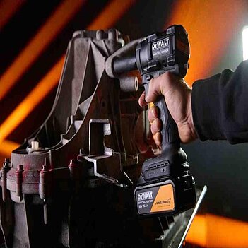 Гайковерт ударный аккумуляторный DeWalt McLaren F1 Team (DCF92MP2T)