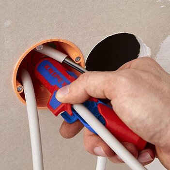 Инструмент для снятия изоляции KNIPEX ErgoStrip 135 мм (16 95 03 SB)