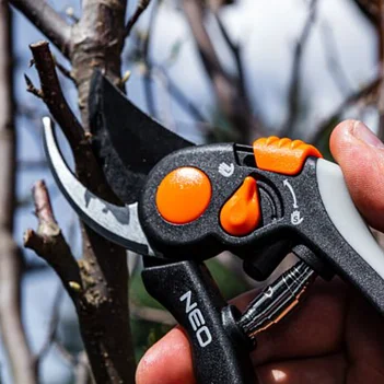 Секатор Neo Tools By-pass (15-202)