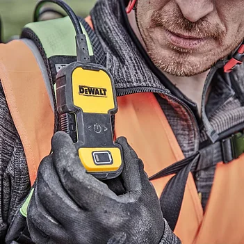 Вибратор-рюкзак для бетона аккумуляторный DeWalt POWERSHIFT (DCPS310N) – без аккумулятора и зарядного устройства