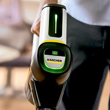 Пылесос аккумуляторный Karcher VC 7 yourMax (1.198-710.0)