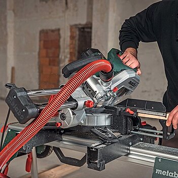 Пила торцювальна Metabo KGS 216 M (613216000)