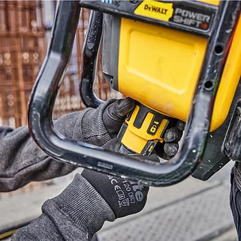 Вибратор-рюкзак для бетона аккумуляторный DeWalt POWERSHIFT (DCPS310N) – без аккумулятора и зарядного устройства
