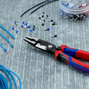 Плоскогубцы KNIPEX 6в1 200 мм со съемниками изоляции (13 82 200)