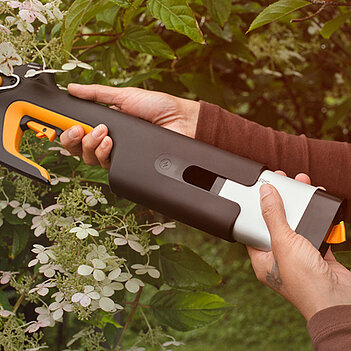 Секатор акумуляторний Fiskars ePruner L (1082298) - без акумулятора та зарядного пристрою