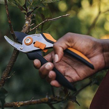 Секатор контактный Fiskars Solid™ Р371 (1057166)