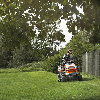 Трактор садовий бензиновий Husqvarna TС 220T (9707278-01)