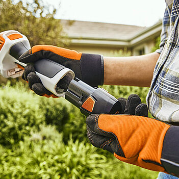 Кущоріз акумуляторний Stihl HSA 26 SET (HA030113521)