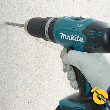 Аккумуляторная ударная дрель-шуруповерт Makita (DHP453SYE)