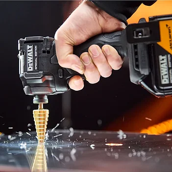 Аккумуляторный ударный шуруповерт DeWalt SPECIAL EDITION (DCF86MP2T)