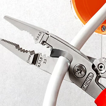 Длинногубцы прямые диэлектрические со съемниками изоляции KNIPEX 6в1 1000V VDE 200 мм (13 96 200)