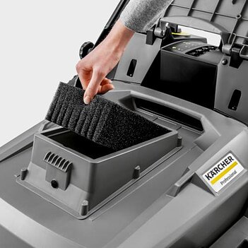 Подметальная машина аккумуляторная Karcher KM 70/25 C Bp 2SB (1.517-230.0) - без аккумулятора и зарядного устройства