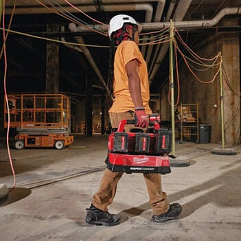 Зарядний пристрій Milwaukee M18 PC6 PACKOUT (4932480162)