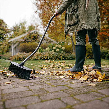 Мітла універсальна Fiskars Ergonomic (1077114)