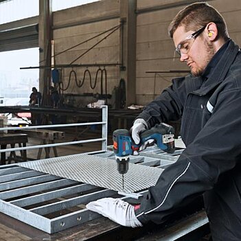 Набір інструментів акумуляторних Bosch PRO (0615A5009G)