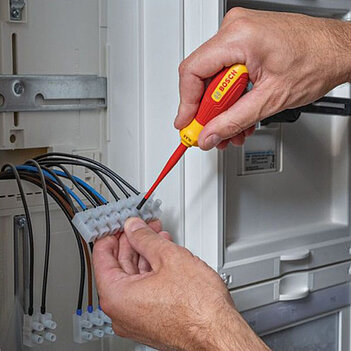 Отвертка крестовая диэлектрическая Bosch S2 PZ2 x 125 мм 1000V VDE (1600A02ND2)