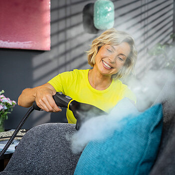 Пароочиститель Karcher SC 3 Deluxe Textile Edition с насадкой-отпарителем для одежды и текстиля (1.513-435.0)